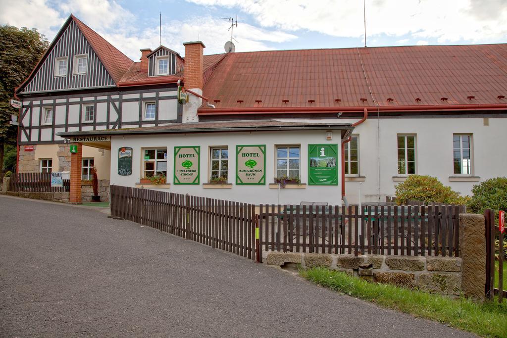 Hotel U Zeleneho Stromu - Zum Gruenen Baum ฮเรนสโก ภายนอก รูปภาพ
