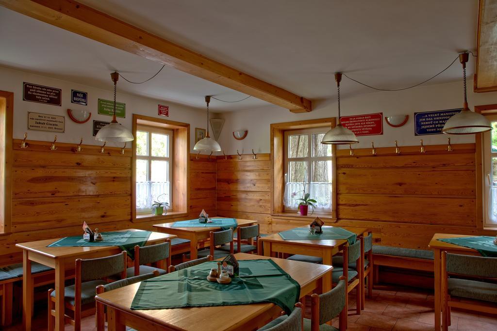 Hotel U Zeleneho Stromu - Zum Gruenen Baum ฮเรนสโก ภายนอก รูปภาพ