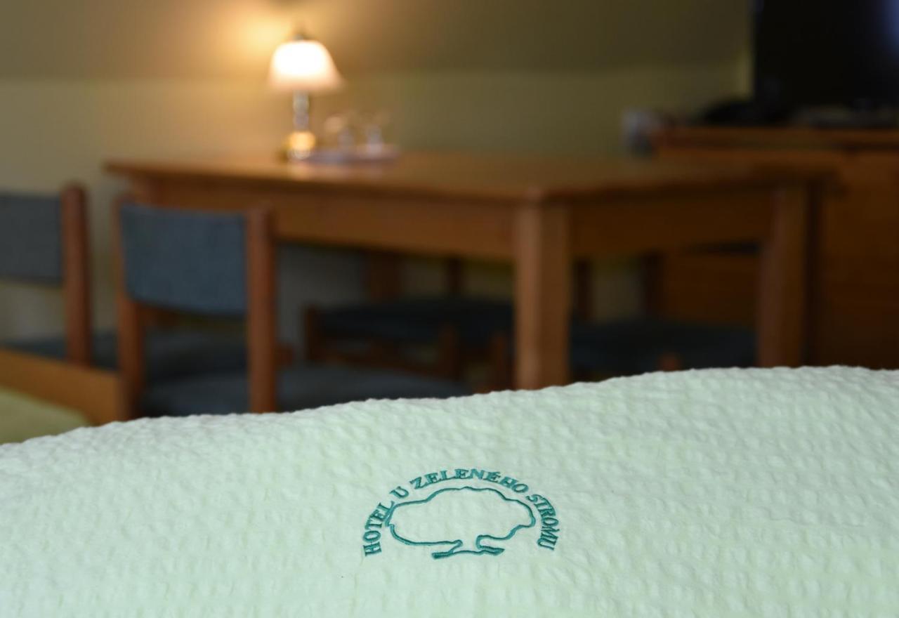 Hotel U Zeleneho Stromu - Zum Gruenen Baum ฮเรนสโก ภายนอก รูปภาพ