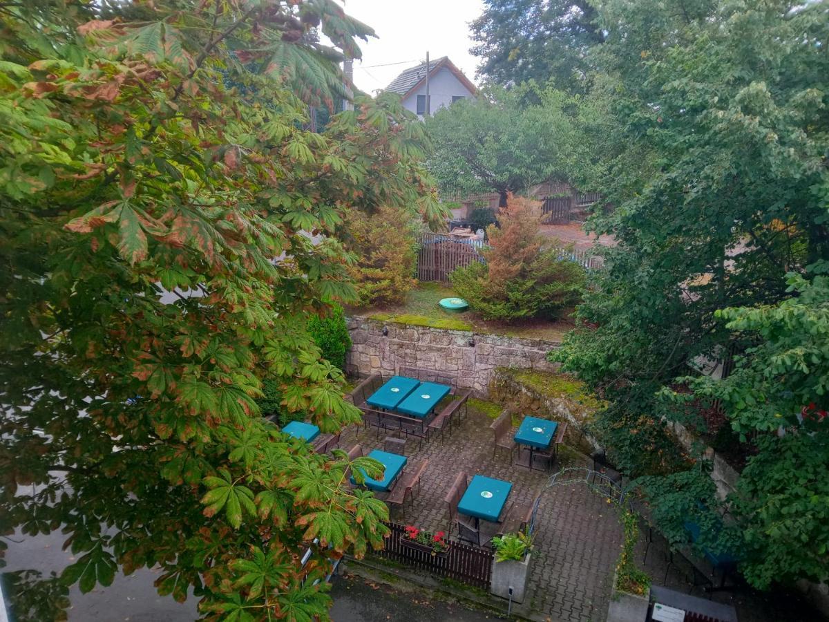 Hotel U Zeleneho Stromu - Zum Gruenen Baum ฮเรนสโก ภายนอก รูปภาพ