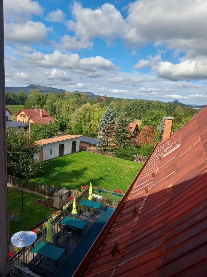 Hotel U Zeleneho Stromu - Zum Gruenen Baum ฮเรนสโก ภายนอก รูปภาพ