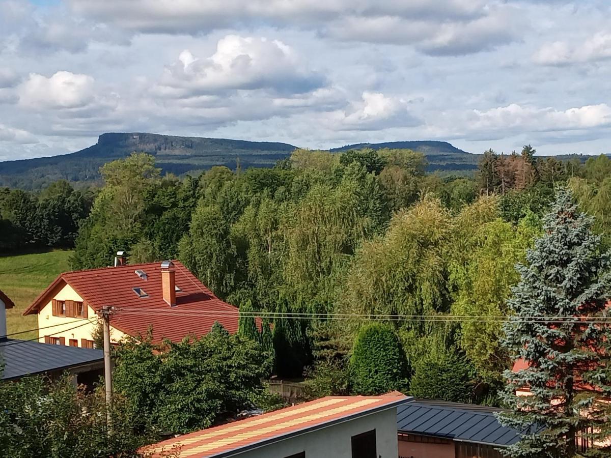 Hotel U Zeleneho Stromu - Zum Gruenen Baum ฮเรนสโก ภายนอก รูปภาพ