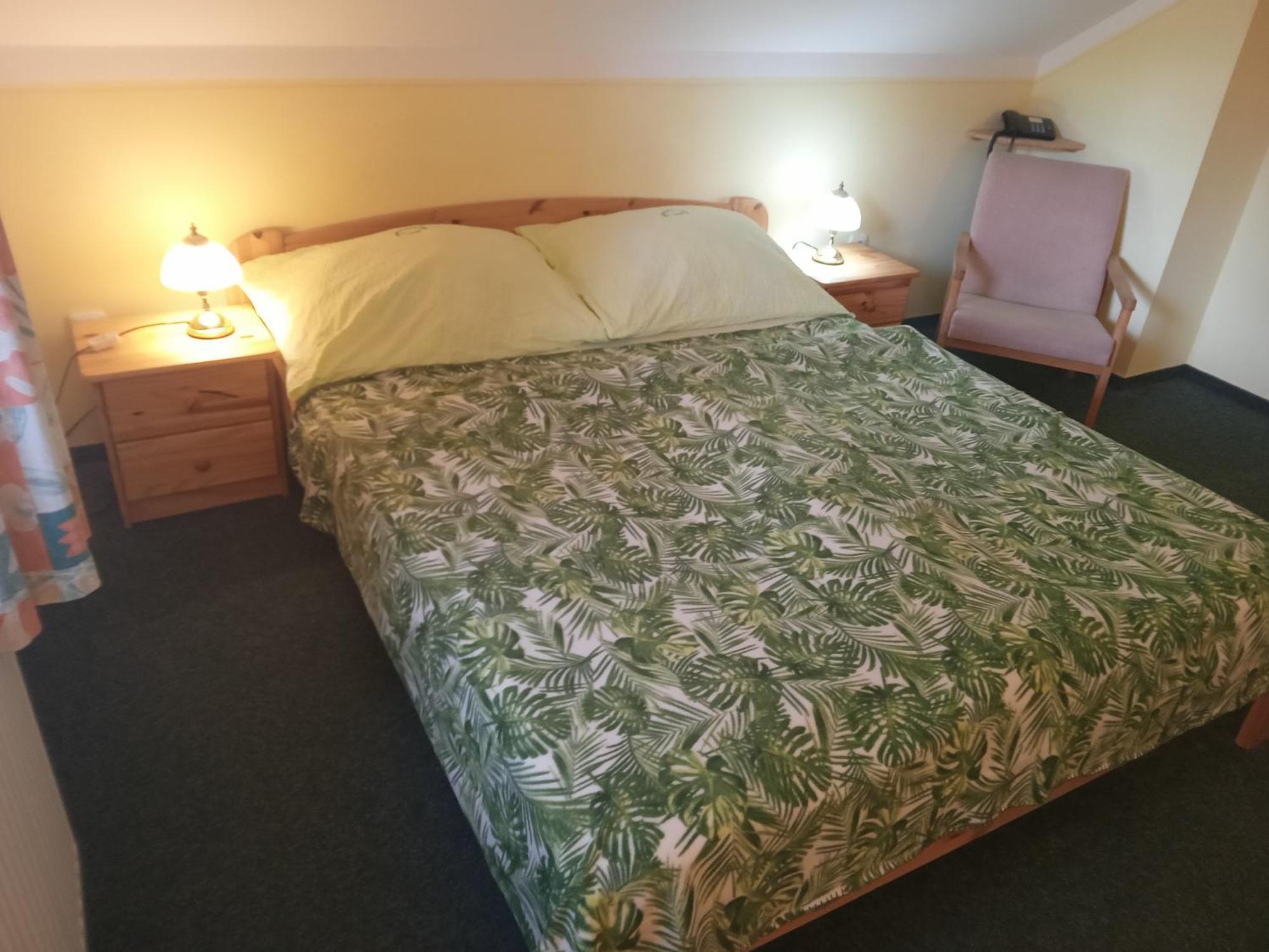 Hotel U Zeleneho Stromu - Zum Gruenen Baum ฮเรนสโก ภายนอก รูปภาพ